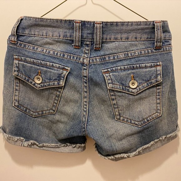 SOLD💫UNIQLO Shorts - Picture 3 of 3